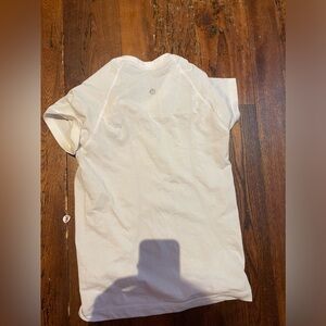 Whit lululemon swiftly top size 4